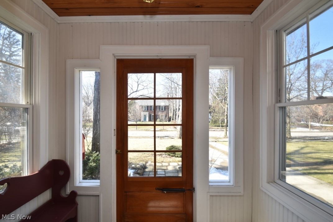 3331 Lansmere Road Shaker Heights, OH 44122 - Photo 3 of 21 Gallery Image 3