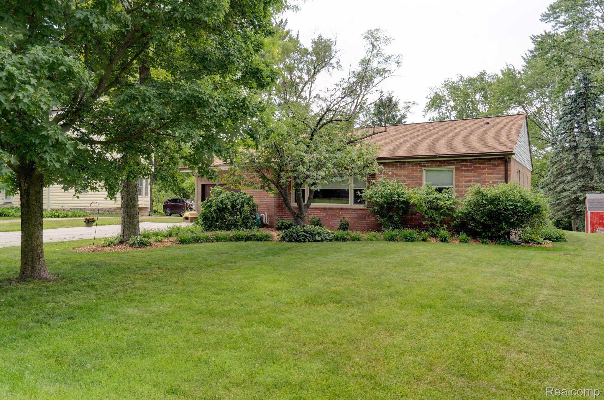 16849 Rougeway Street Livonia, MI 48154 - Photo 1 of 28 Rougeway