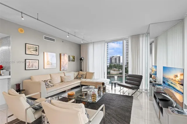 $1,569,000 | 495 Brickell Avenue, Unit 501, Miami, FL 33131