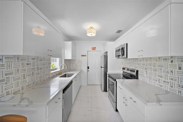 $6,200 | 1625 Hollywood Boulevard, Hollywood, FL 33020