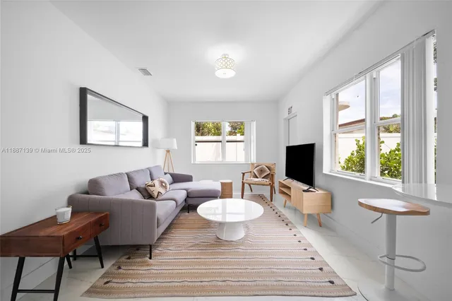 $6,200 | 1625 Hollywood Boulevard, Hollywood, FL 33020