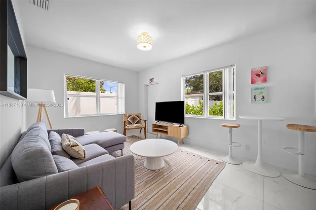 $6,200 | 1625 Hollywood Boulevard, Hollywood, FL 33020