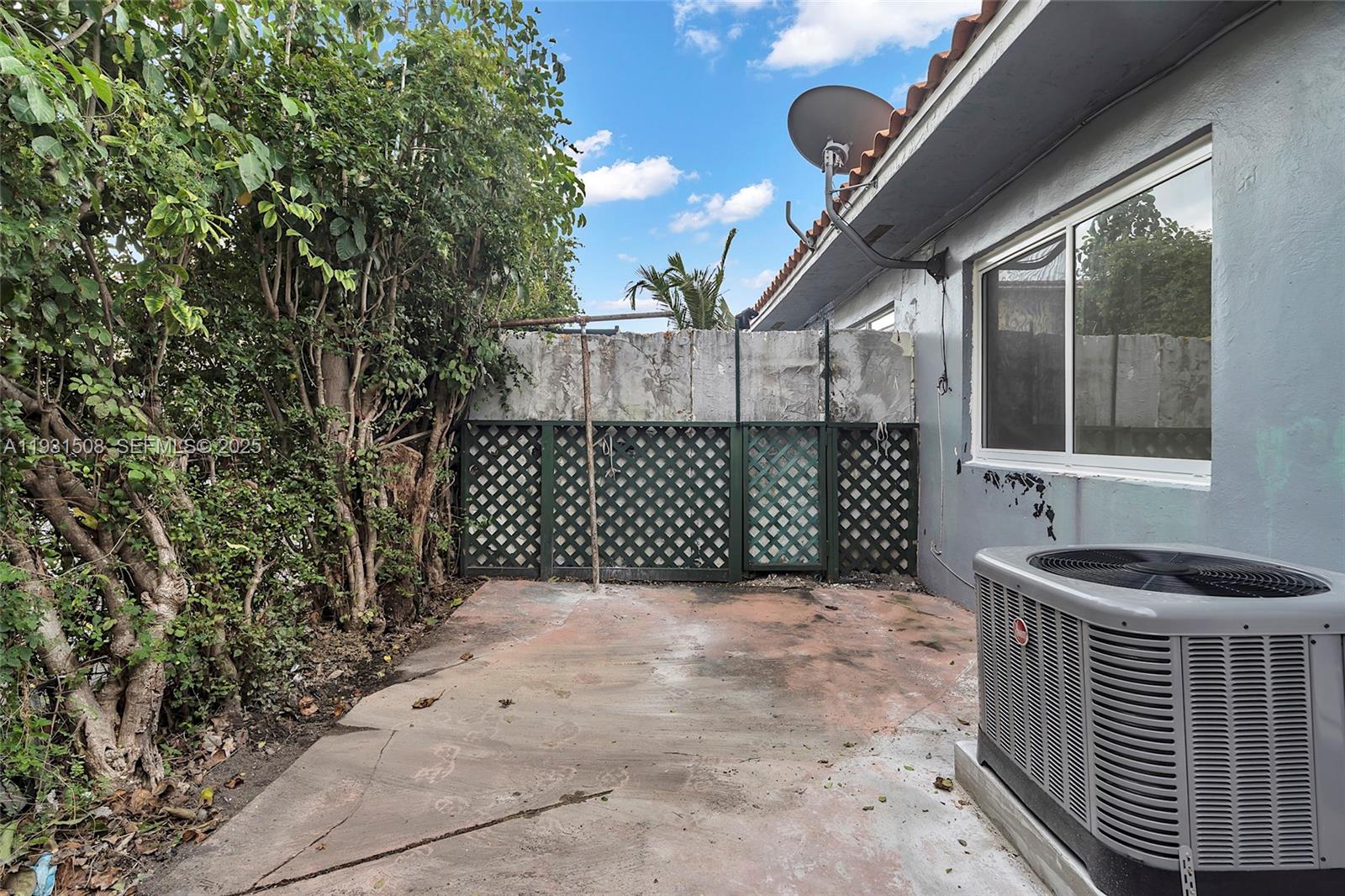 634 Southwest 10th Street, Unit 4 Miami, FL 33130 - Photo 17 of 19 a view of a porch