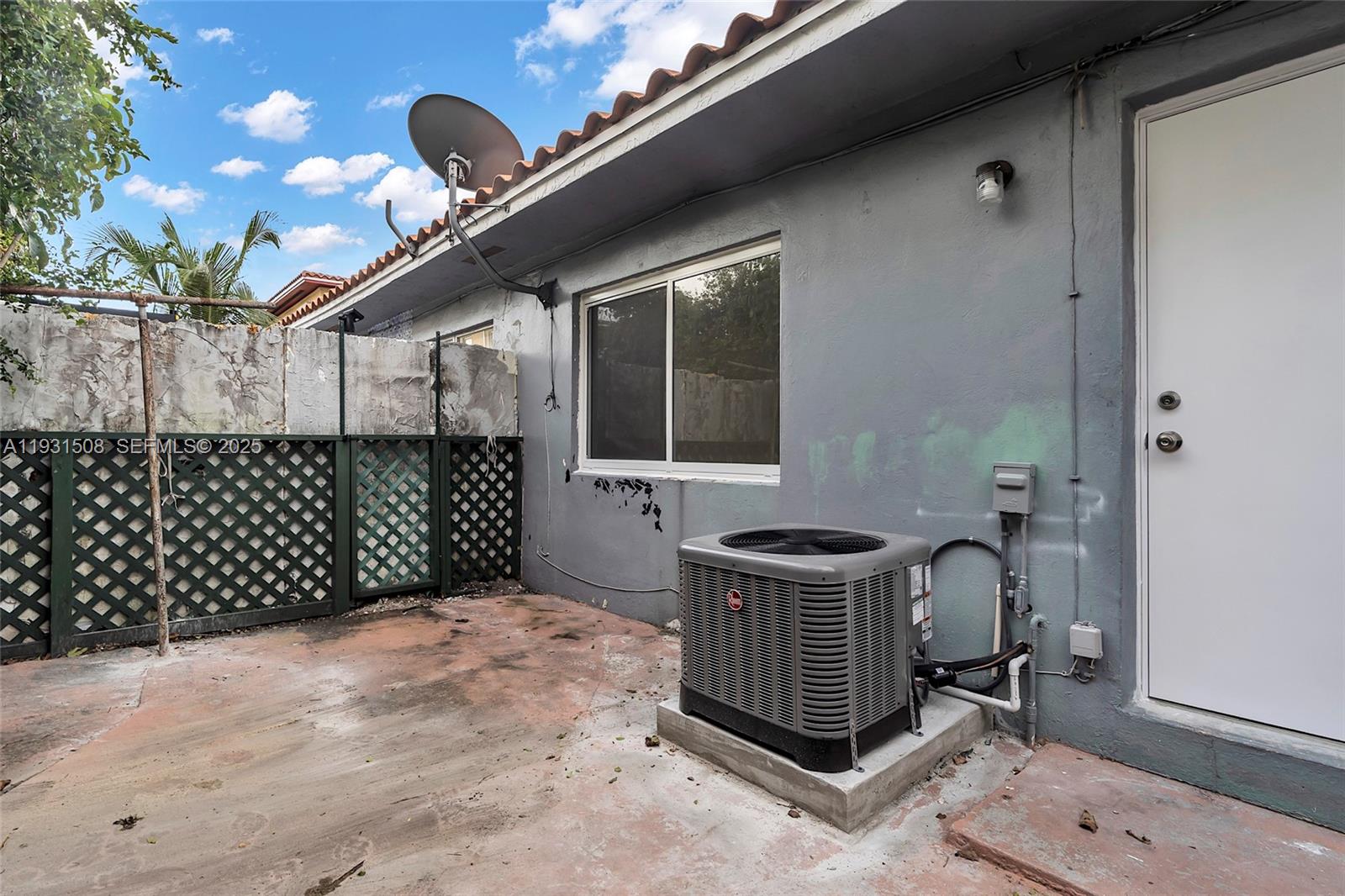 634 Southwest 10th Street, Unit 4 Miami, FL 33130 - Photo 18 of 19 a front view of a house with balcony