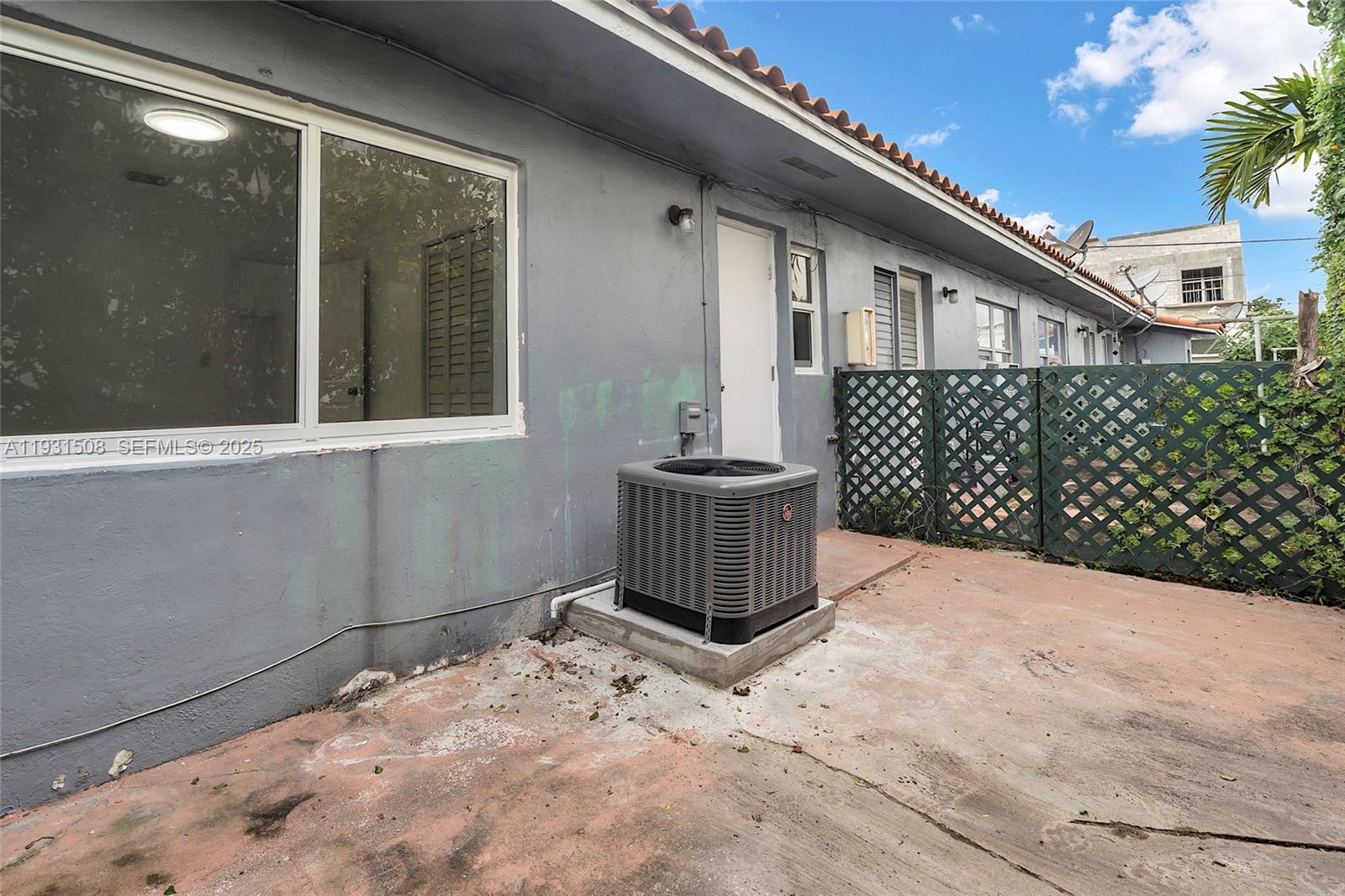 634 Southwest 10th Street, Unit 4 Miami, FL 33130 - Photo 19 of 19 a view of a backyard of a house