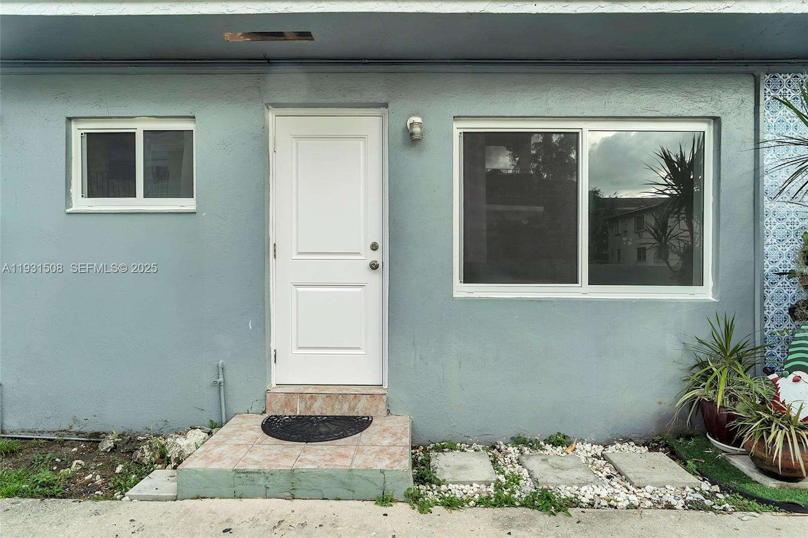 634 Southwest 10th Street, Unit 4 Miami, FL 33130 - Photo 3 of 19 a front view of a house