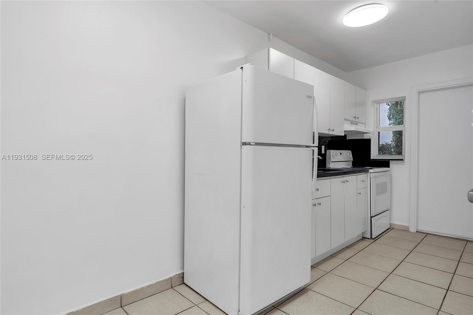 634 Southwest 10th Street, Unit 4 Miami, FL 33130 - Photo 10 of 19 a view of a kitchen with electric appliances