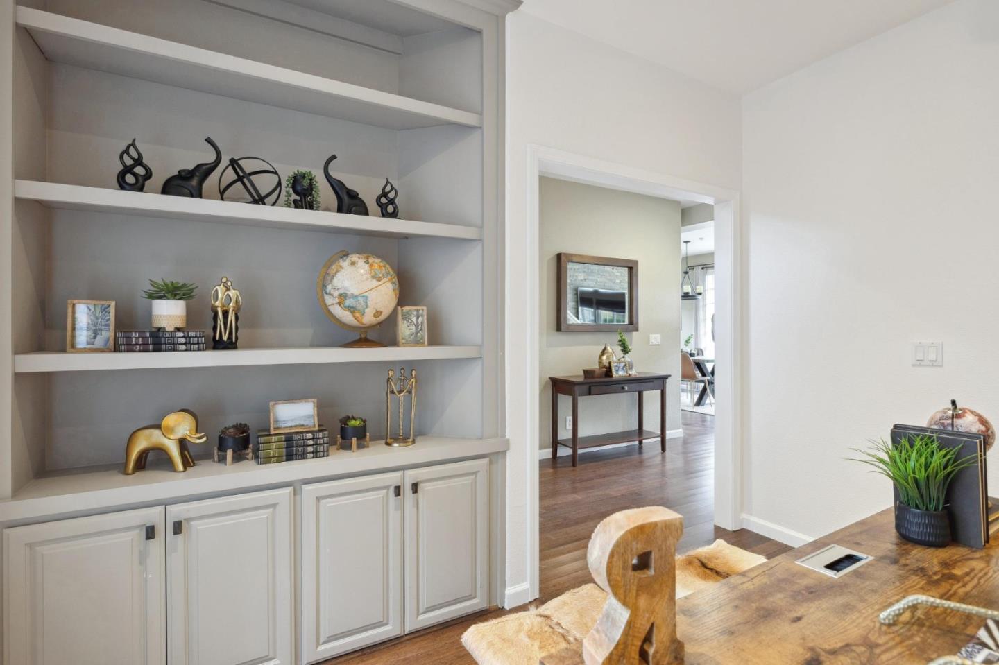 6 Outlook Circle Pacifica, CA 94044 - Photo 18 of 49 a workspace with a wooden floor and a potted plant