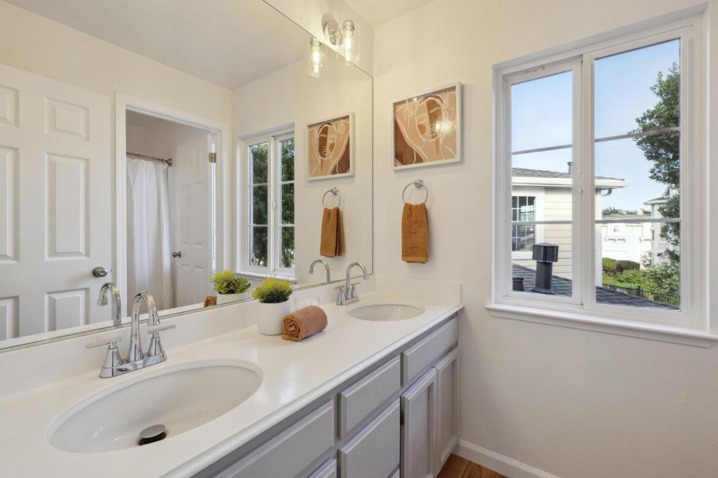 6 Outlook Circle Pacifica, CA 94044 - Photo 37 of 49 a bathroom with 2 sink and a mirror