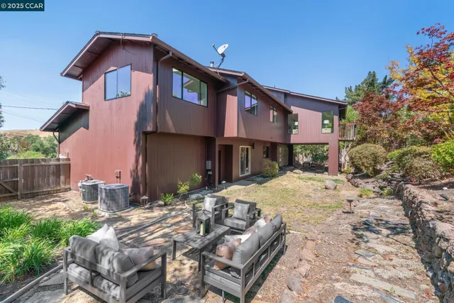 $2,095,000 | 127 Devin Drive, Moraga, CA 94556