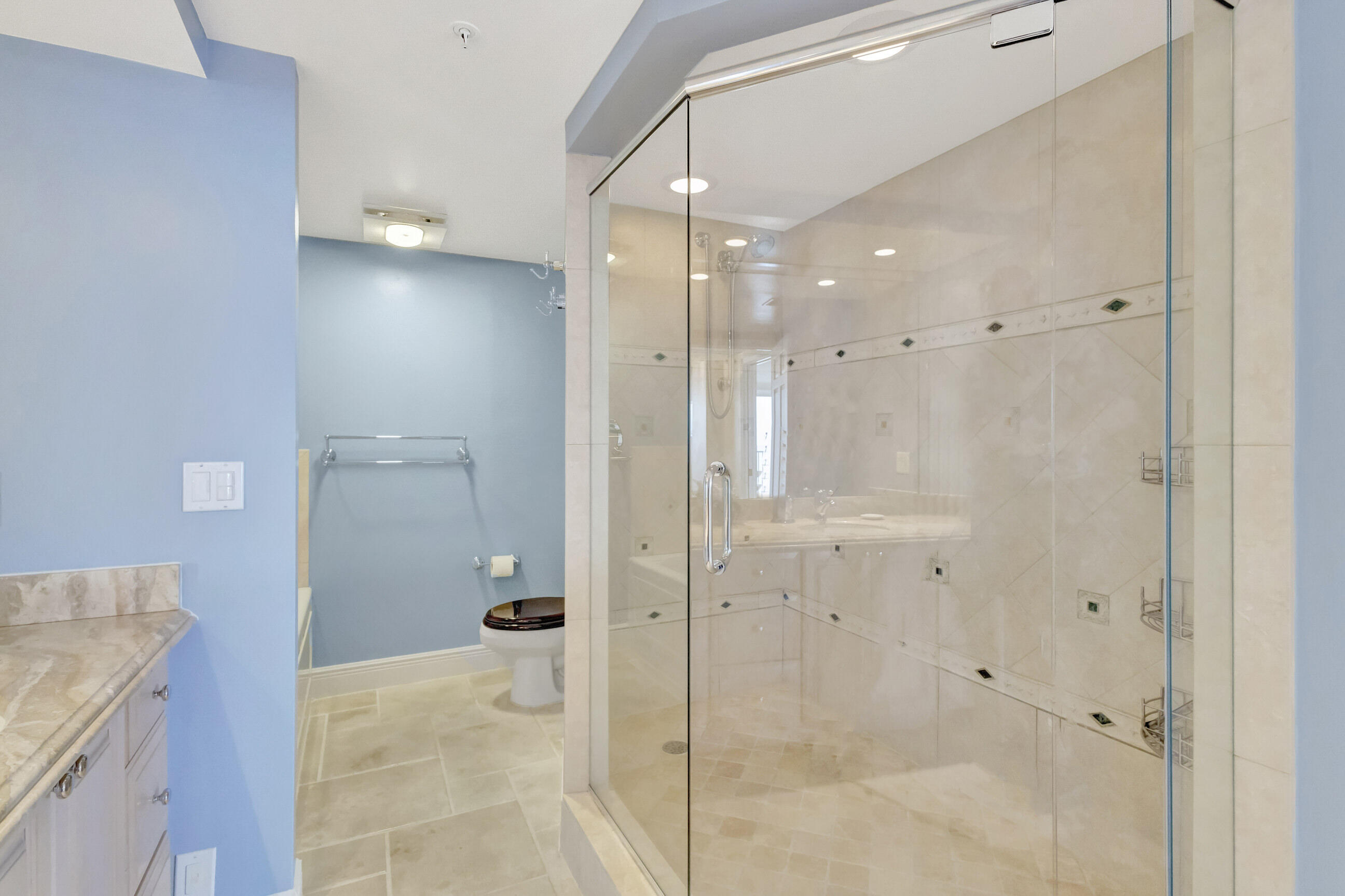 400 South Beach Road, Unit 804 Tequesta, FL 33469 - Photo 24 of 65 a bathroom with a shower and a tub