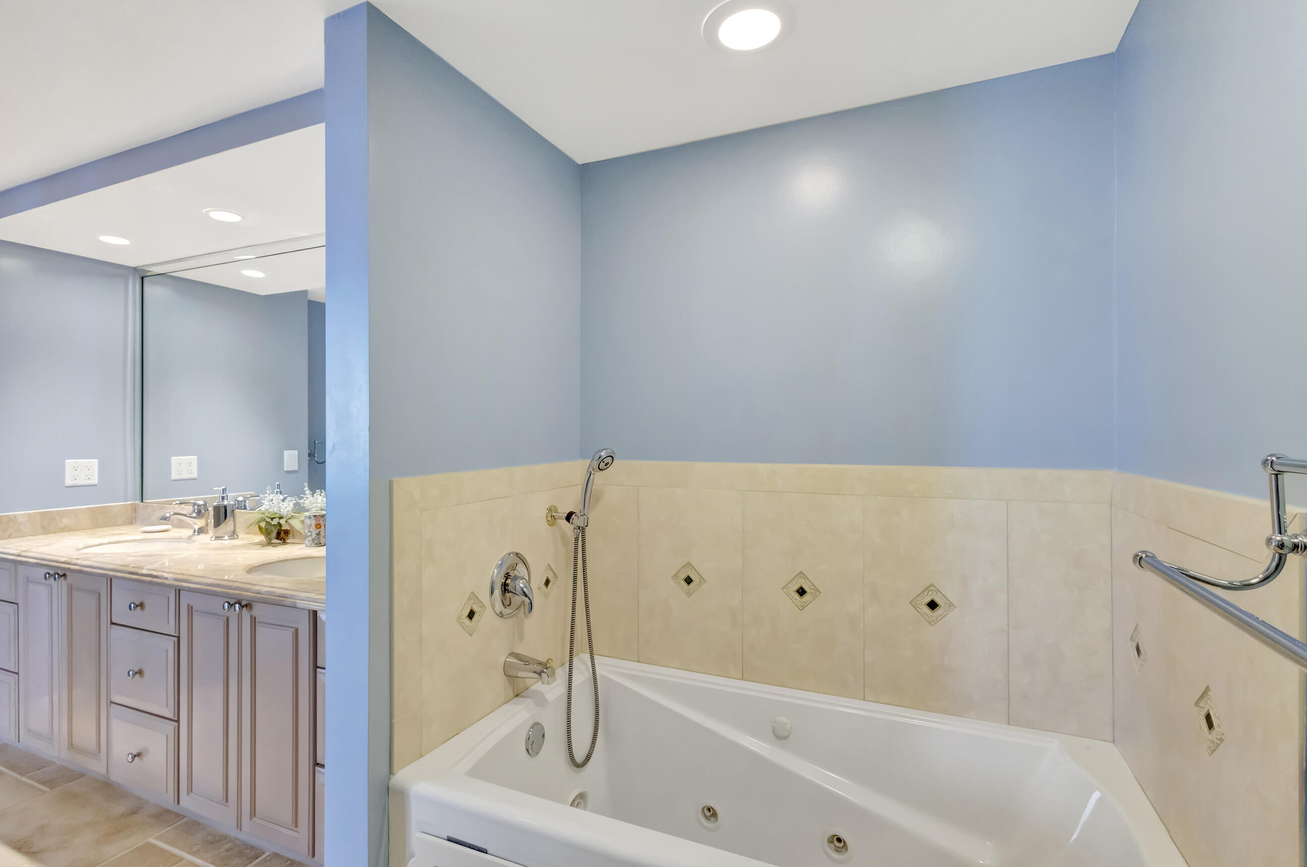 400 South Beach Road, Unit 804 Tequesta, FL 33469 - Photo 25 of 65 a bathroom with a bathtub and a sink