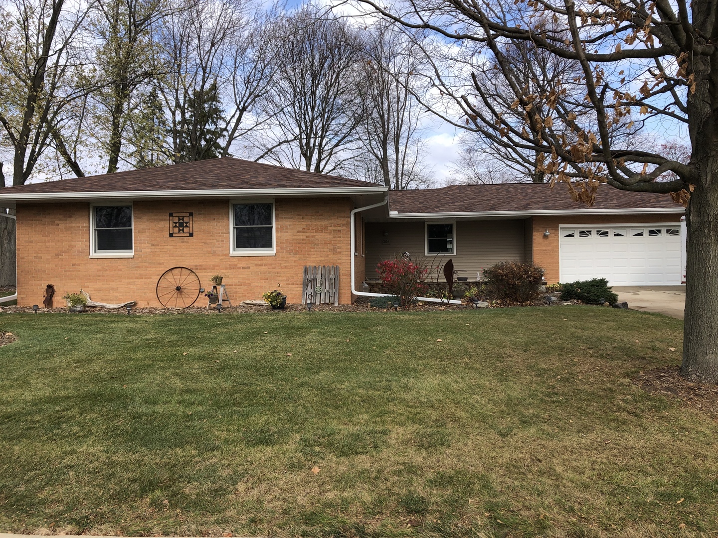 306 Andrew Street Dwight, IL 60420 - Photo 1 of 25 a front view of a house with garden