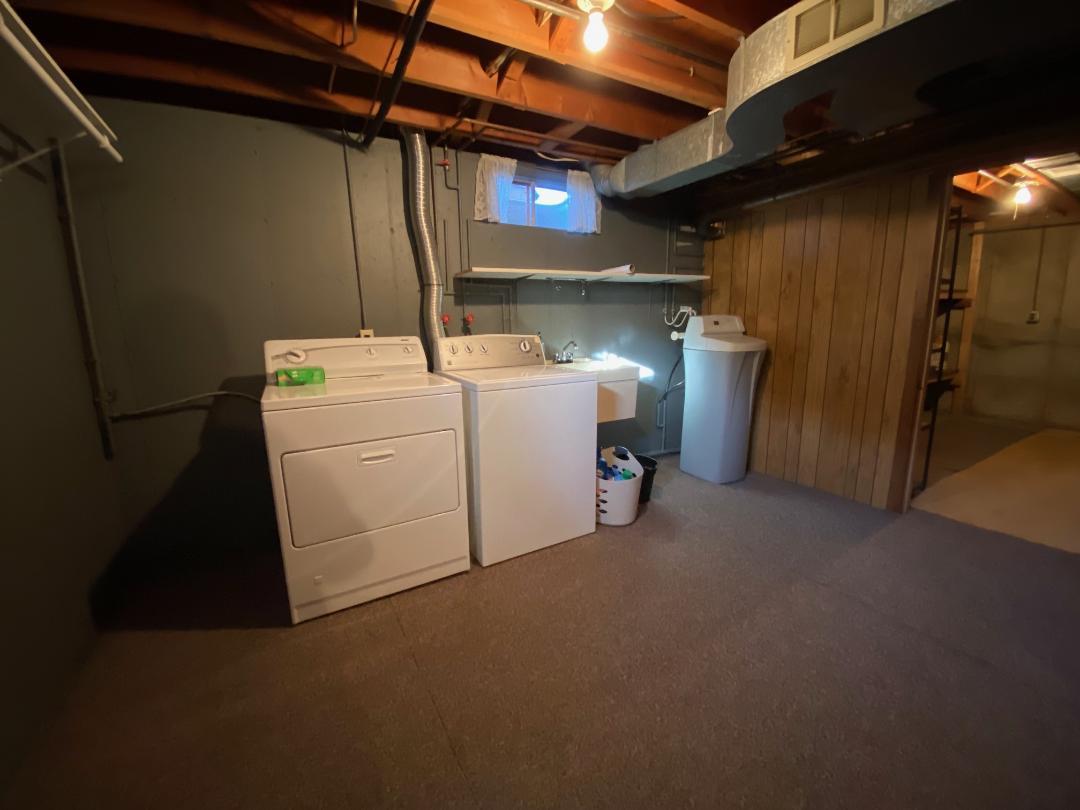 306 Andrew Street Dwight, IL 60420 - Photo 21 of 25 a utility room with dryer and washer