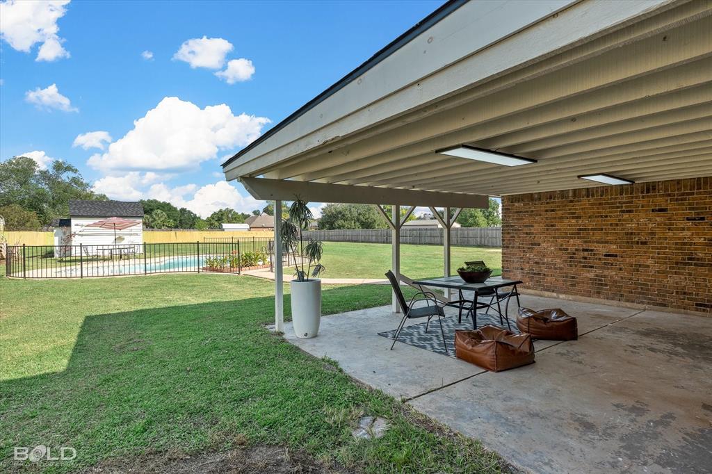 5505 Hickory Ridge Drive Bossier City, LA 71111 - Photo 35 of 36 a view of a backyard with sitting area