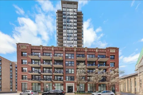 $250,000 | 210 South Desplaines Street, Unit 1603, Chicago, IL 60661