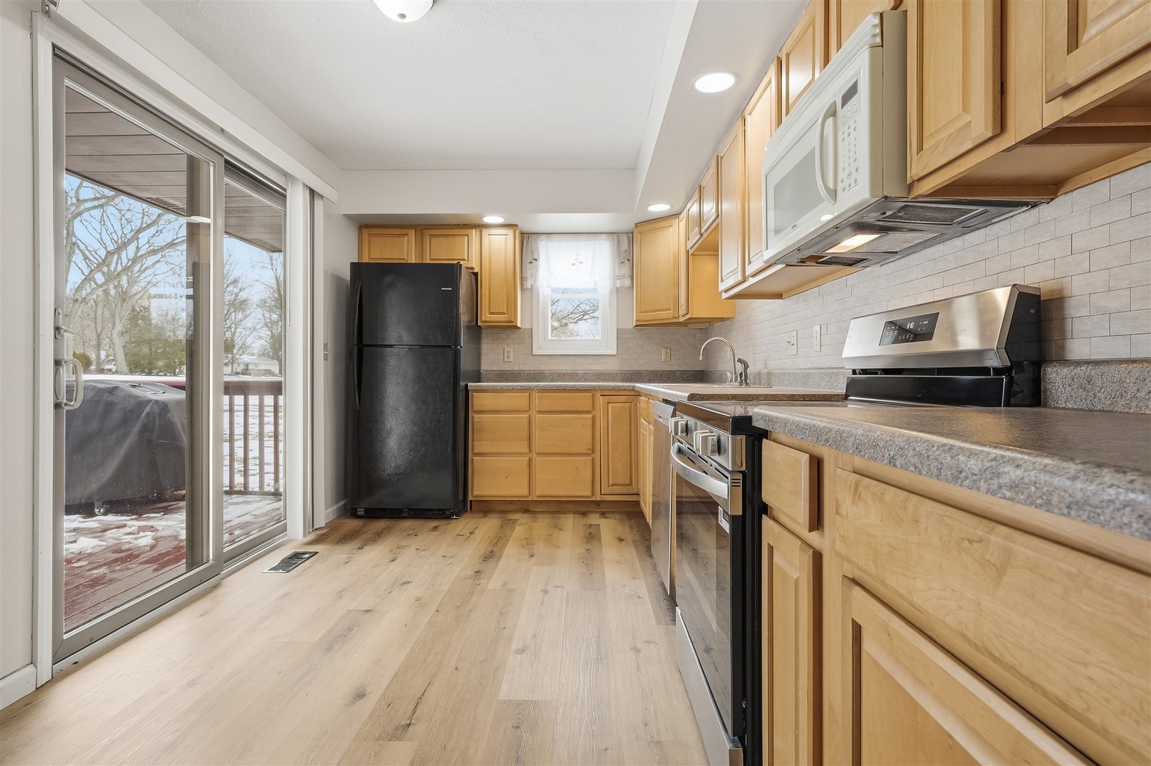 108 Cardinal Drive Le Roy, IL 61752 - Photo 14 of 33 a kitchen with stainless steel appliances granite countertop a refrigerator a stove and a sink