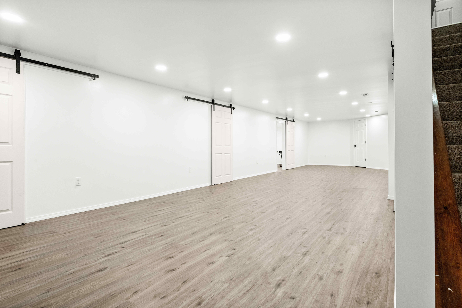 108 Cardinal Drive Le Roy, IL 61752 - Photo 20 of 33 a view of a big room with wooden floor and windows
