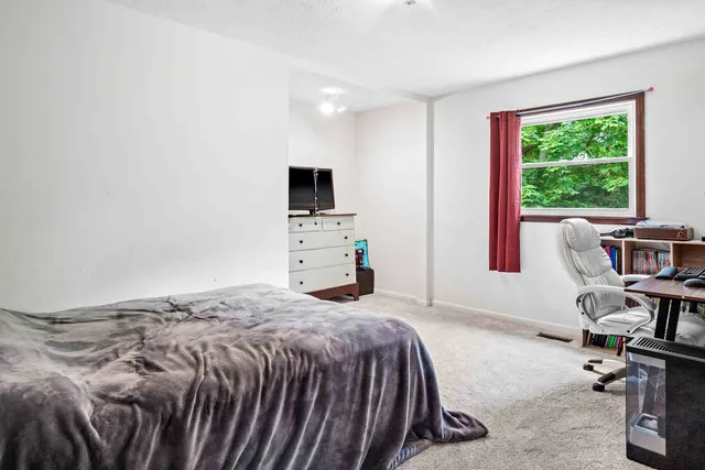 $260,000 | 108 Cardinal Drive, Le Roy, IL 61752