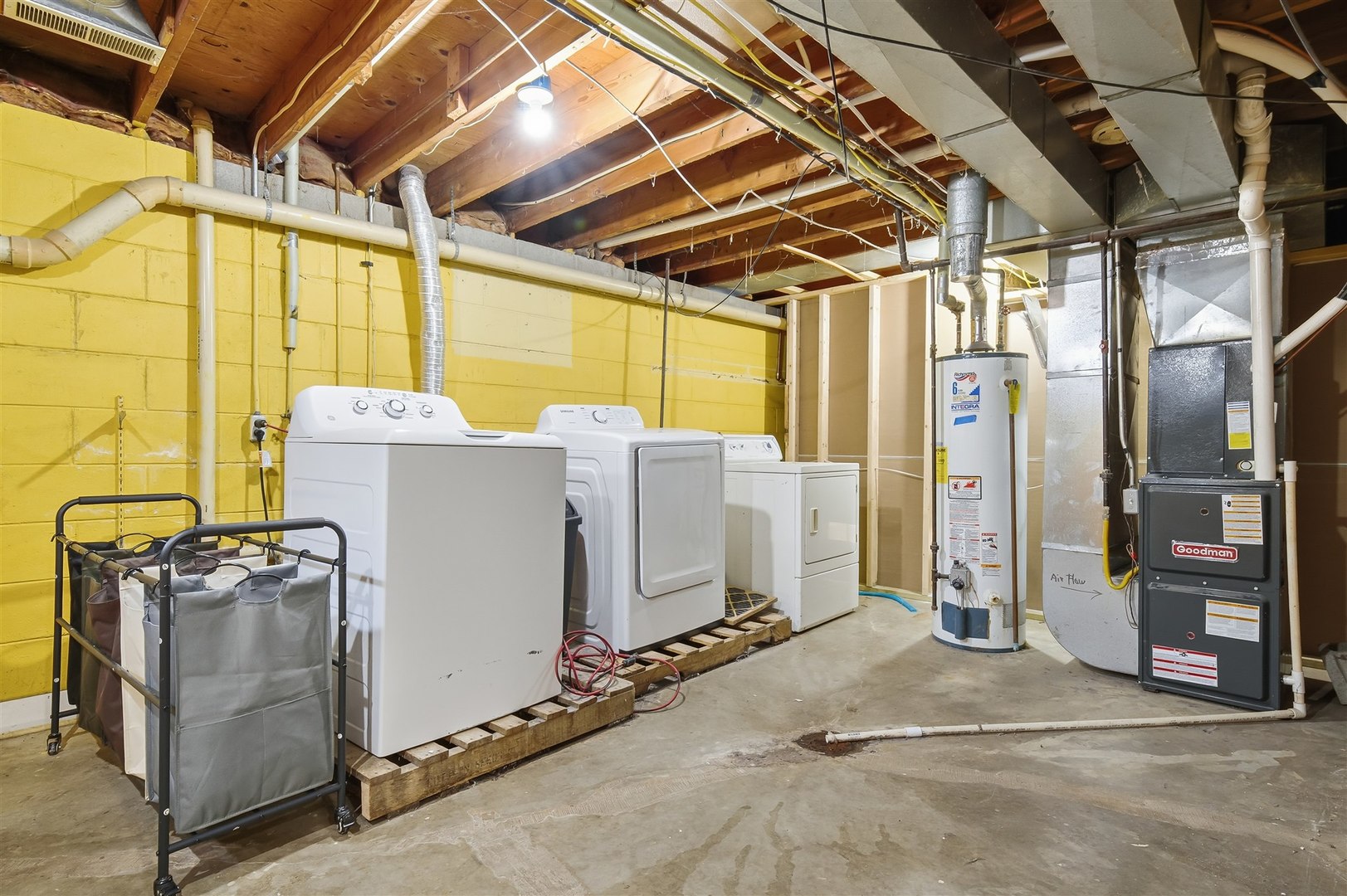 108 Cardinal Drive Le Roy, IL 61752 - Photo 25 of 33 a utility room with dryer and washer