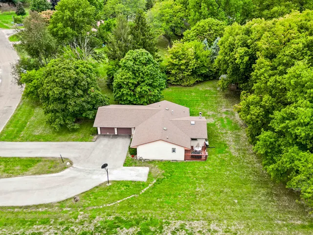 $260,000 | 108 Cardinal Drive, Le Roy, IL 61752