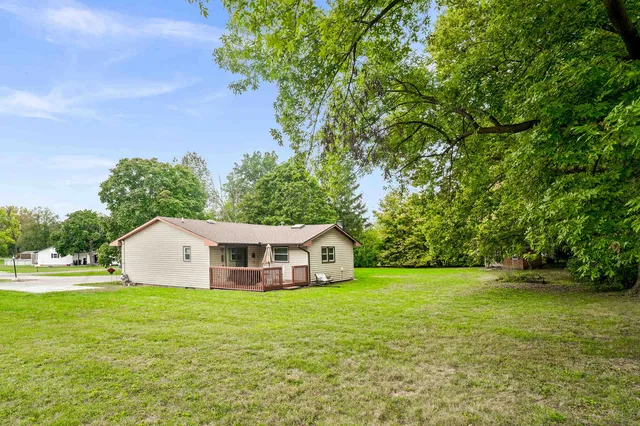 $260,000 | 108 Cardinal Drive, Le Roy, IL 61752