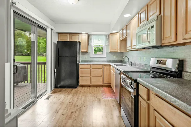 $260,000 | 108 Cardinal Drive, Le Roy, IL 61752