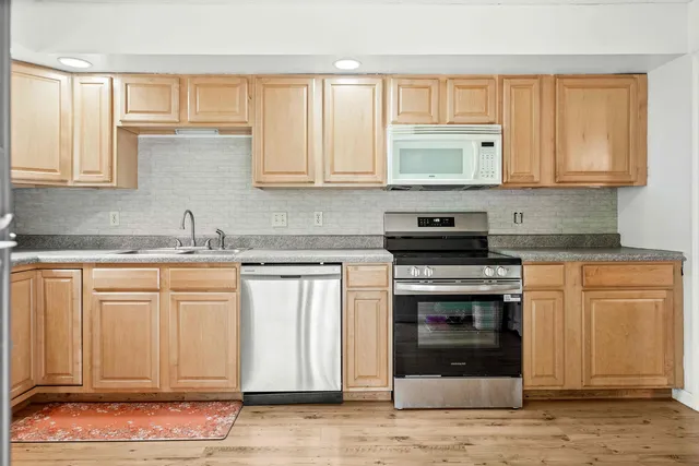 $260,000 | 108 Cardinal Drive, Le Roy, IL 61752