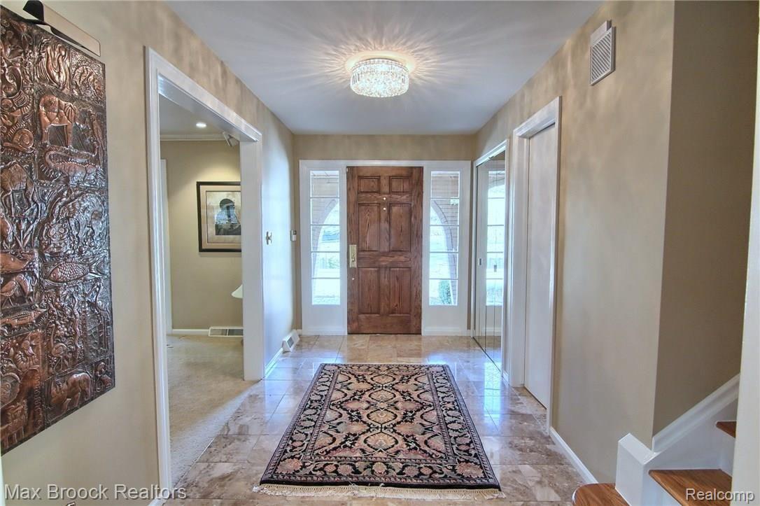 638 Overbrook Road Bloomfield Hills, MI 48302 - Photo 3 of 41 Foyer.jpg