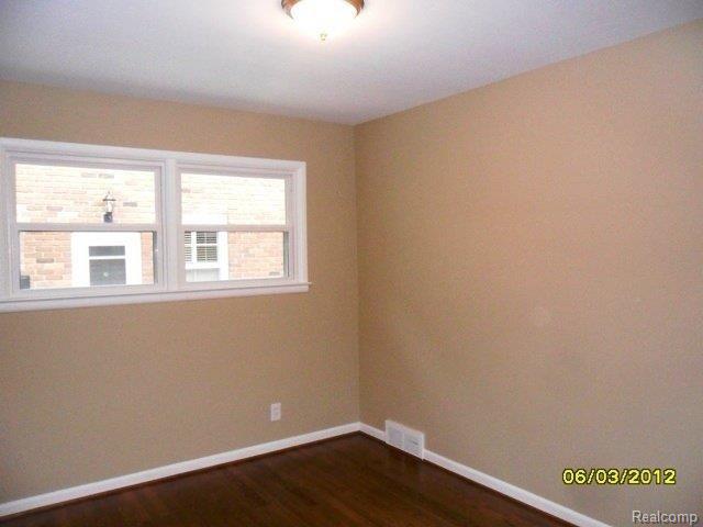 204 Ridgemont Road Grosse Pointe, MI 48236 - Photo 16 of 25 =BEDROOM VIEW.JPG