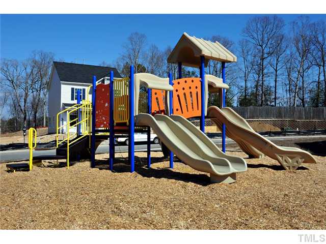 4460 Cardinal Grove Boulevard Raleigh, NC 27616 - Photo 18 of 22
