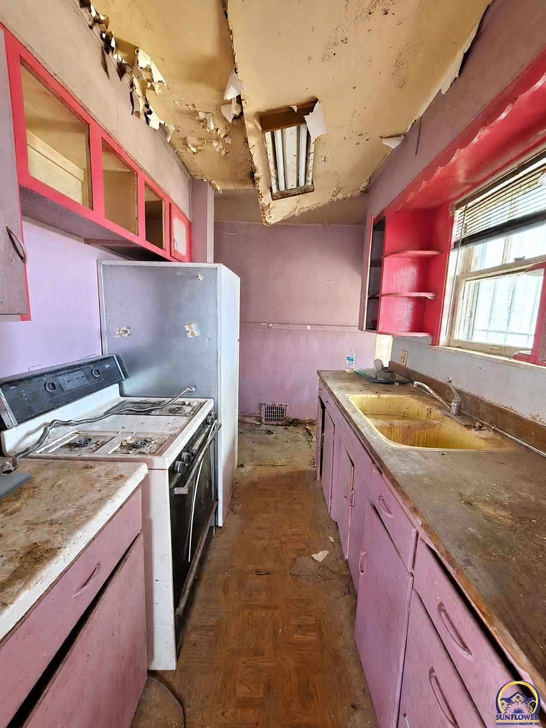 711 Southeast Lawrence Street Topeka, KS 66607 - Photo 10 of 12