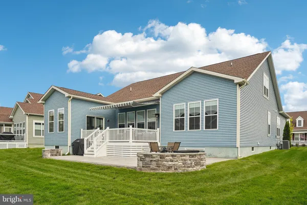 a front view of house with yard and front view of a house
