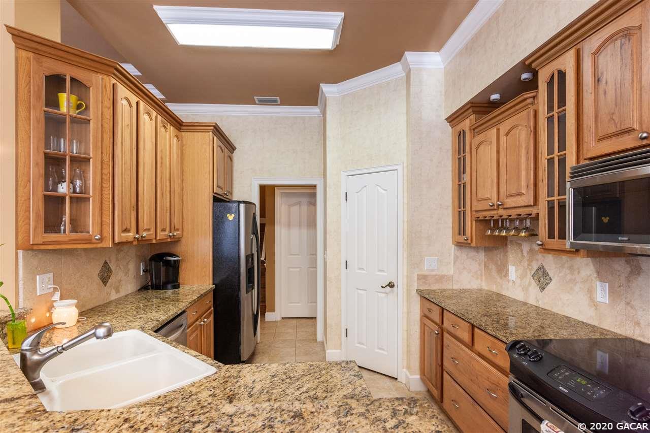 918 Southwest 104 Street Gainesville, FL 32607 - Photo 8 of 29 Gallery Image 8