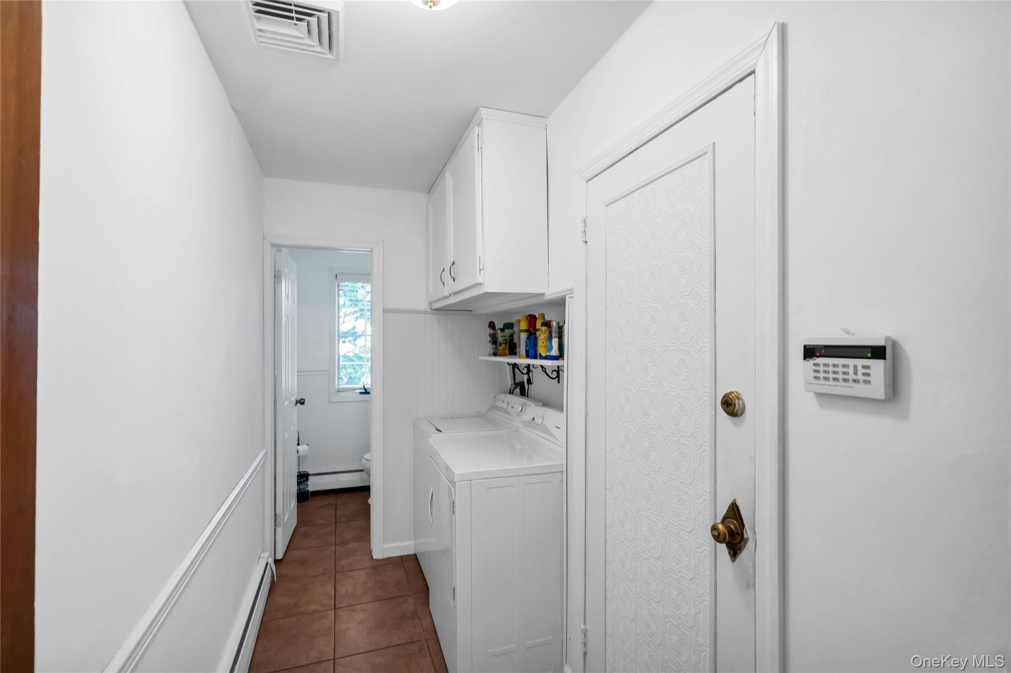 34 Aberdeen Road Smithtown, NY 11787 - Photo 8 of 38