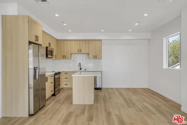 $4,584 | 10826 Hesby Street, North Hollywood, CA 91601