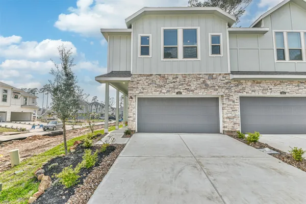 $2,300 | 678 Royal Arch Drive, Conroe, TX 77304