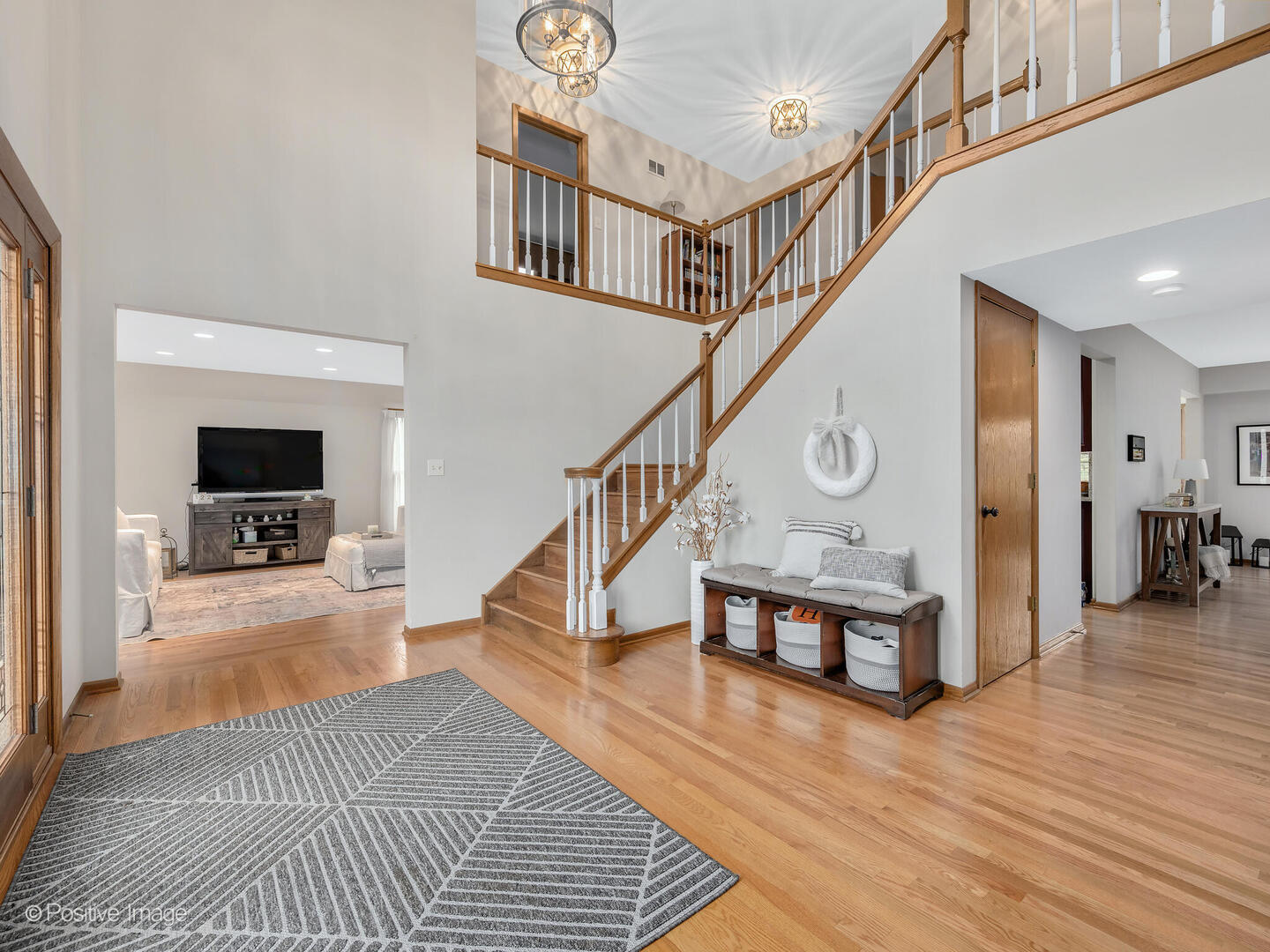 1000 Surrey Lane Itasca, IL 60143 - Photo 4 of 25