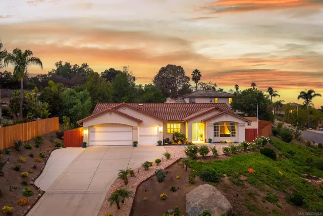 a view of house with garden