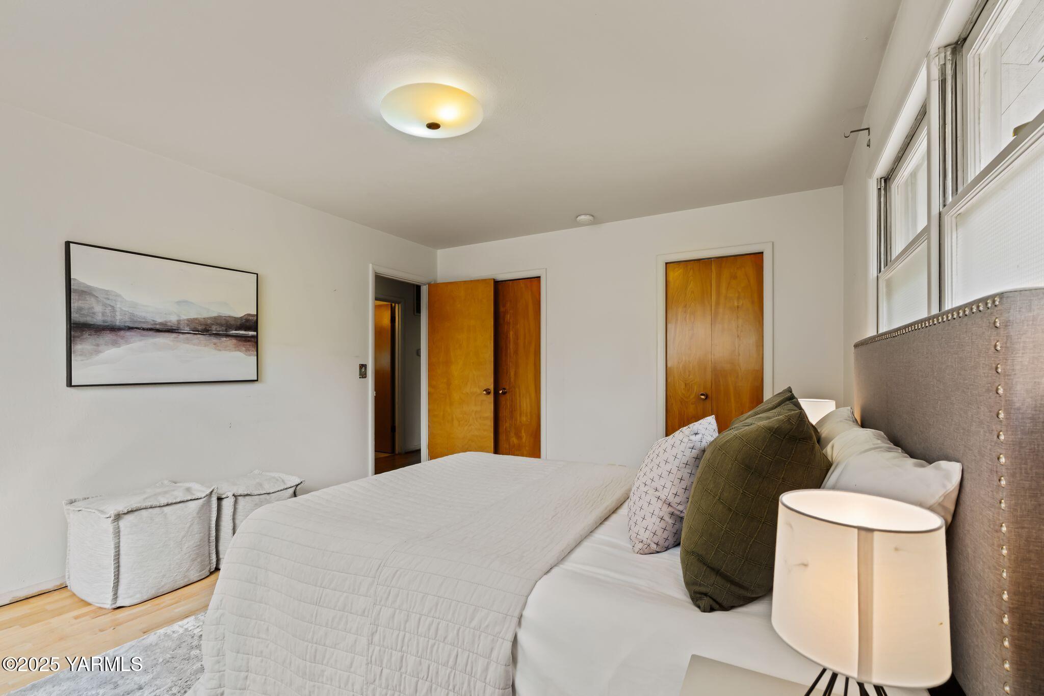 1020 Elm Street Prosser, WA 99350 - Photo 15 of 28 a bedroom with a bed and painting on the wall