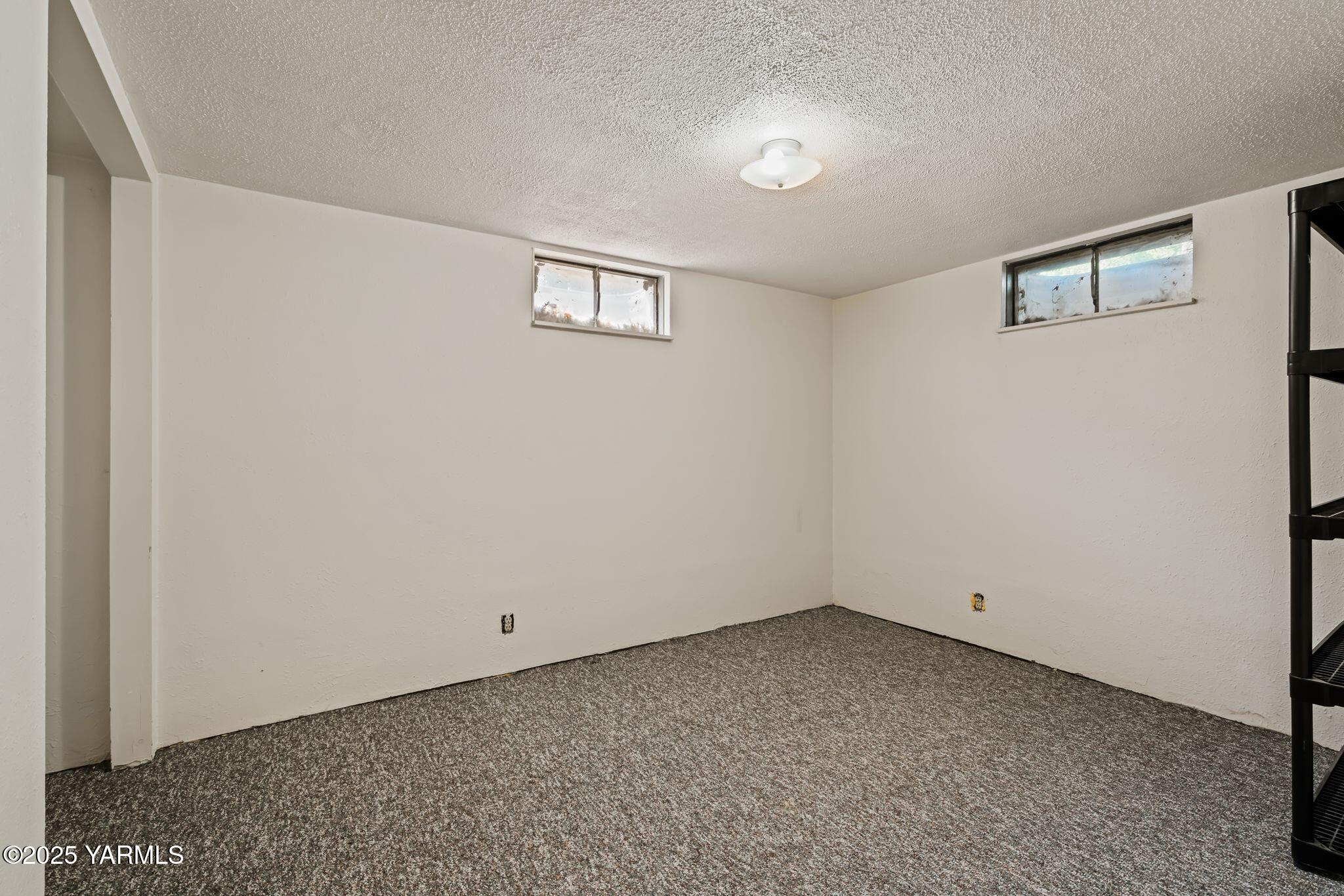 1020 Elm Street Prosser, WA 99350 - Photo 23 of 28 a view of a room that has a window in it