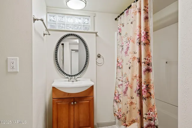 an empty room with window