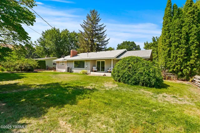 $399,000 | 1020 Elm Street, Prosser, WA 99350