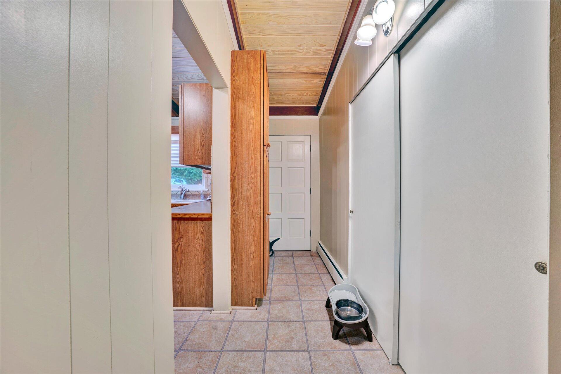 5519 Highfields Road Roanoke, VA 24018 - Photo 20 of 45 Foyer_5519_Highfields