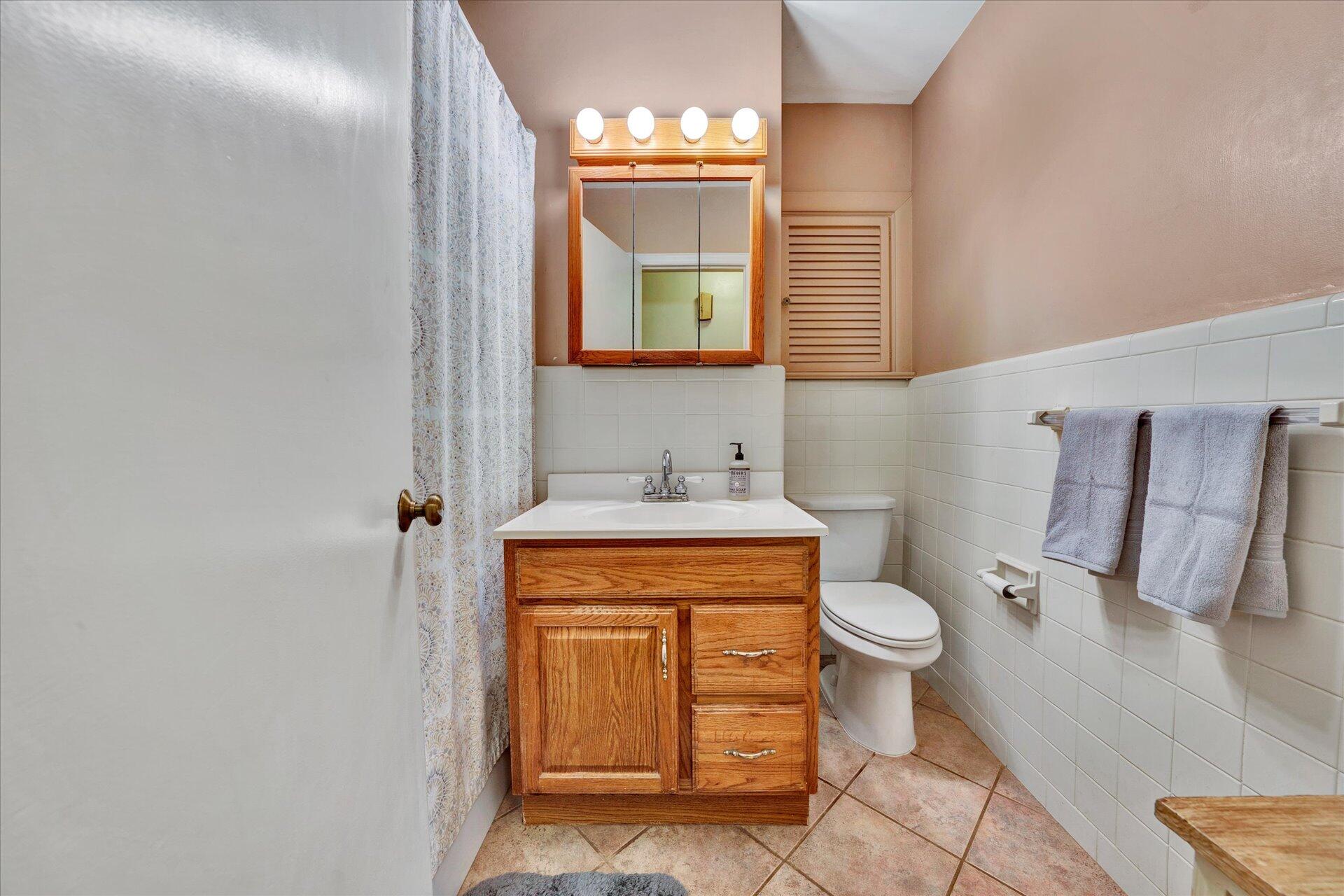 5519 Highfields Road Roanoke, VA 24018 - Photo 21 of 45 Hall Bath_5519_Highfields