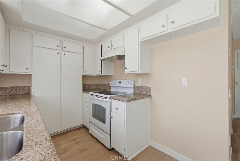 406 North Vía Roma Anaheim, CA 92806 - Photo 3 of 13