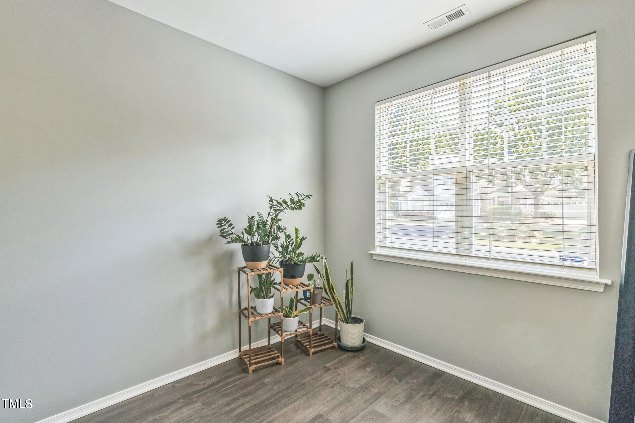 8409 Header Stone Drive Raleigh, NC 27613 - Photo 6 of 33 8409_Header_Stone_Dr_Raleigh_NC_27613_US