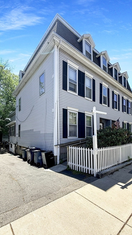 607 East 7th Street Boston, MA 02127 - Photo 3 of 22