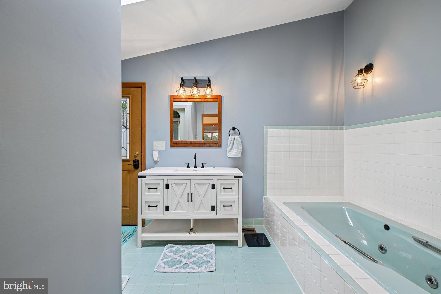 17401 Milltown Landing Road Brandywine, MD 20613 - Photo 20 of 96 Serene bathroom with modern elegance.