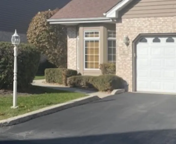 $425,000 | 10 Moorings Drive, Palos Heights, IL 60463